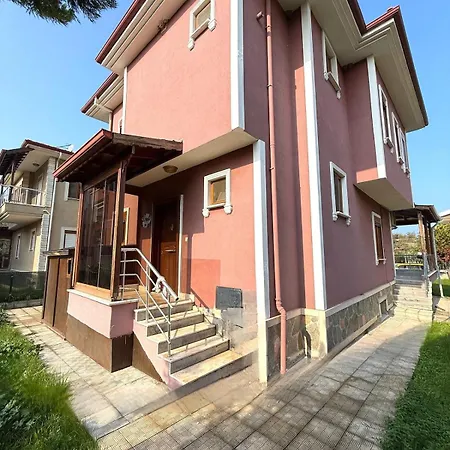 Family Duplex With Garden 150m To Ayvalı
